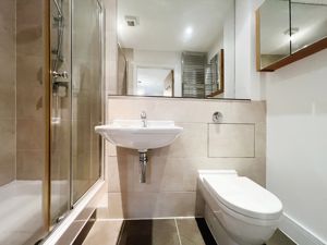 EN SUITE- click for photo gallery